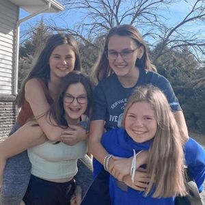 Meet your Posher, Avery